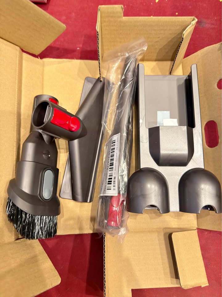 Dyson v12 wall mount and tips (retail $100) brand new