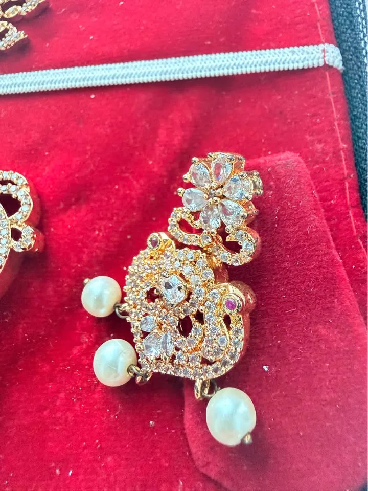 Necklace with matching earrings (retail $250) image indicator(4)