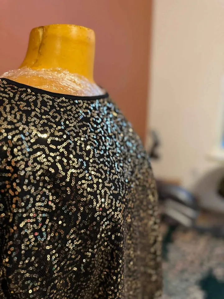 Brand New Size M Cleo Sequin Party Top – Black & Gold image indicator(3)