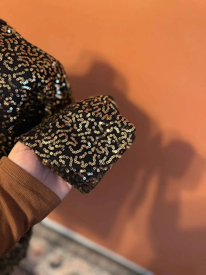 Brand New Size M Cleo Sequin Party Top – Black & Gold image indicator(4)