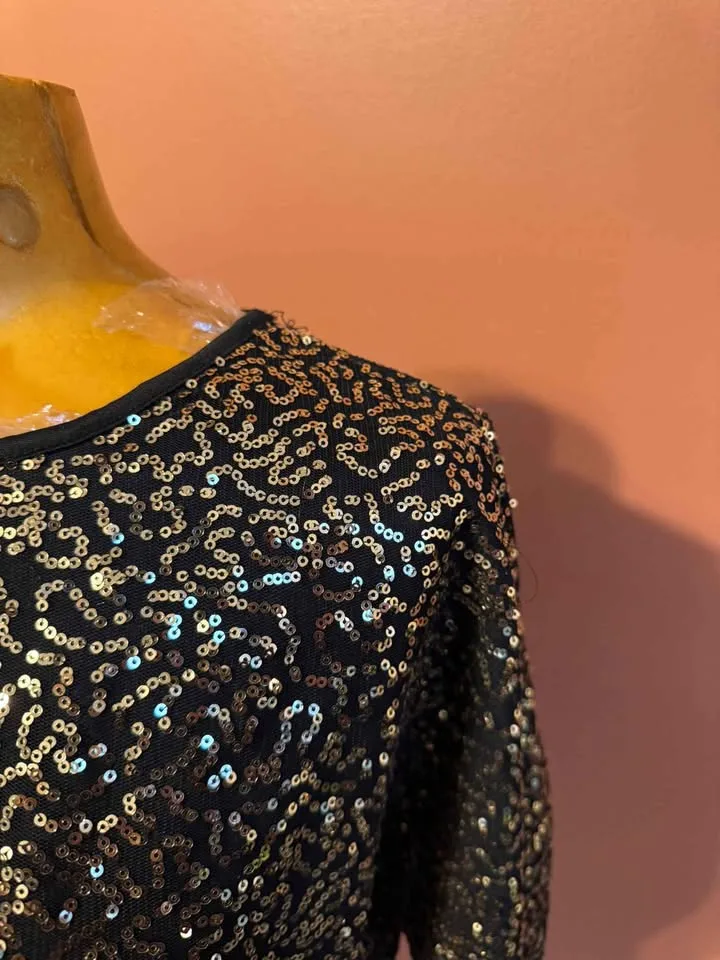 Brand New Size M Cleo Sequin Party Top – Black & Gold image indicator(5)