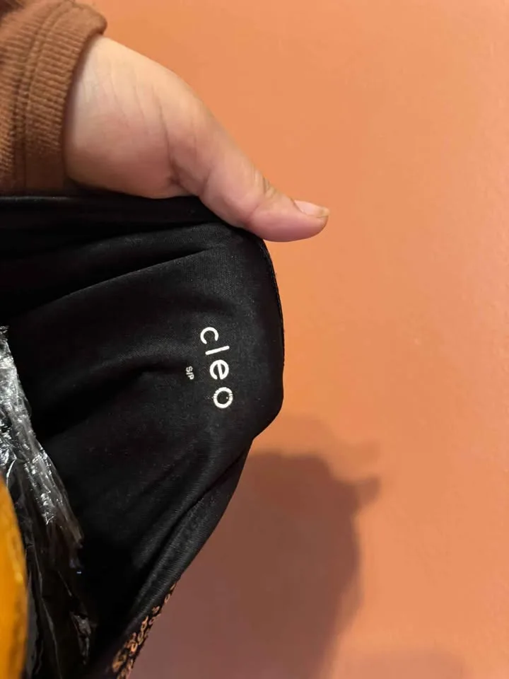 Brand New Size M Cleo Sequin Party Top – Black & Gold image indicator(6)