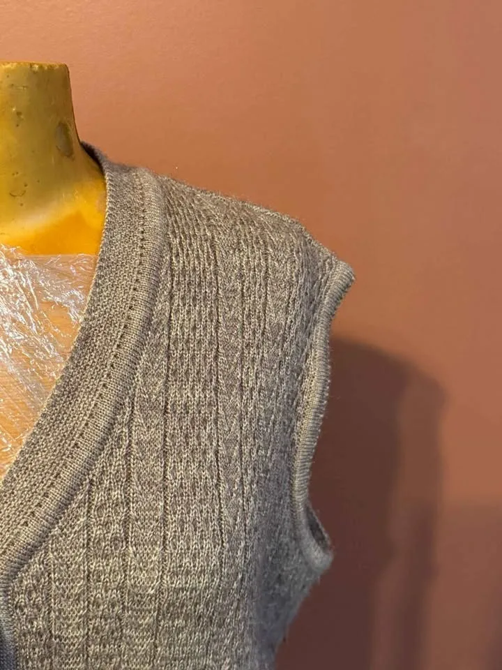 Brand New XL Beige Knit Long Vest – Cozy Fall Layer image indicator(6)