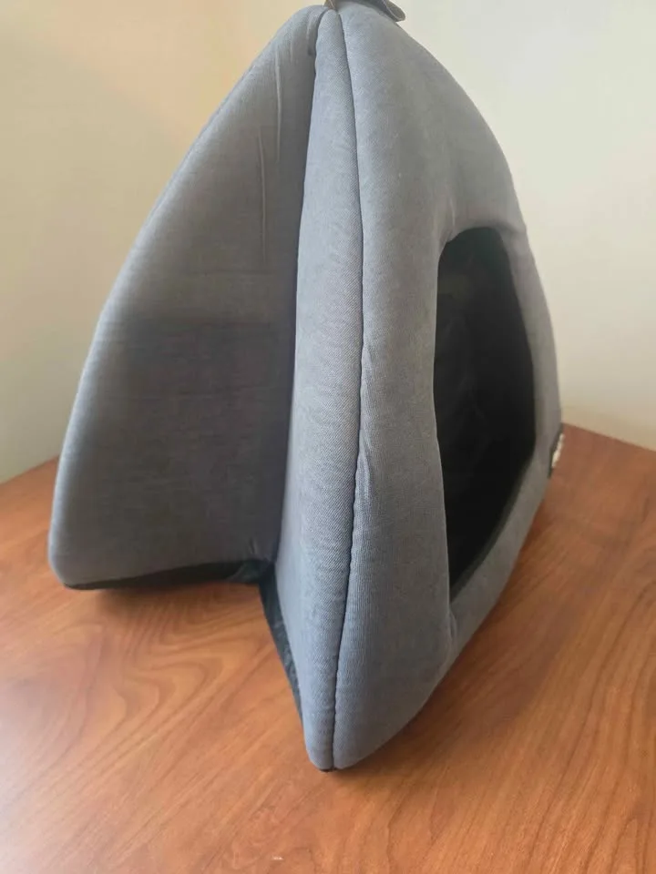 Cozy Grey Pet Tent Bed 🐾🐱🐶 image indicator(2)