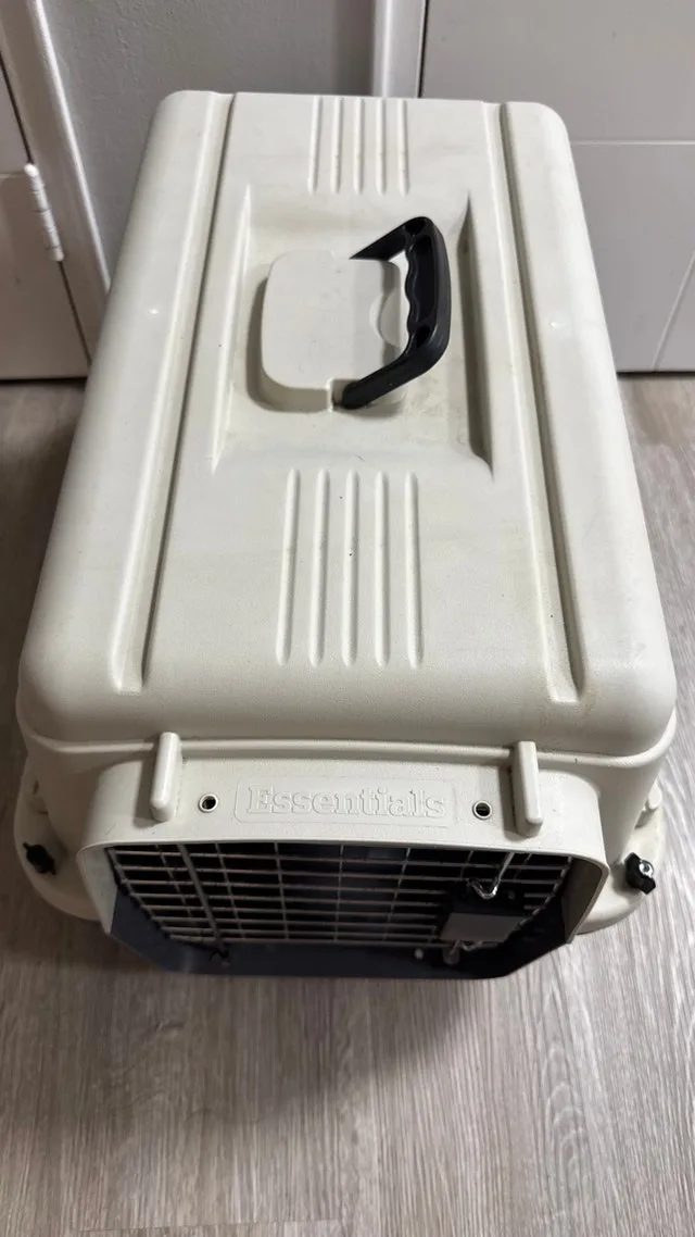 Essentials Pet Carrier image indicator(3)