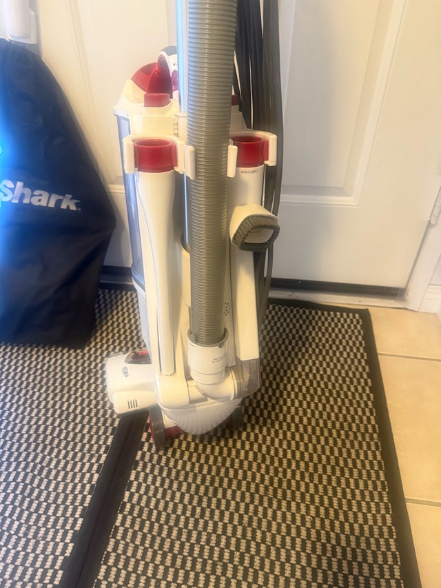 New Shark Rotator Vacuum Professional - photo 4