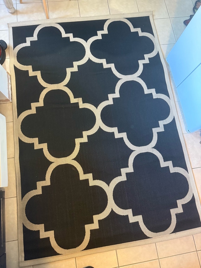 Preowned Black & Beige Area Rug