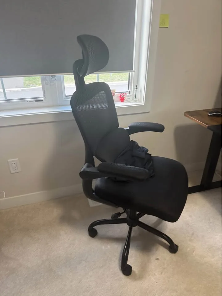Moving sale office chairs image indicator(2)