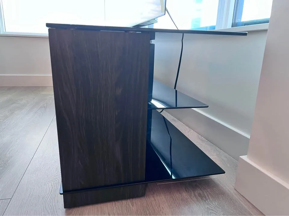 TV Stand – Fits up to 65” TV image indicator(3)