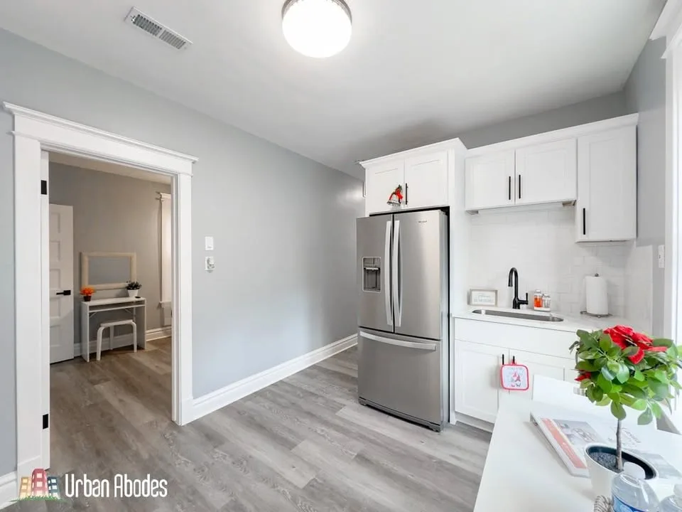 3 Beds 1 Bath Apartment image indicator(5)