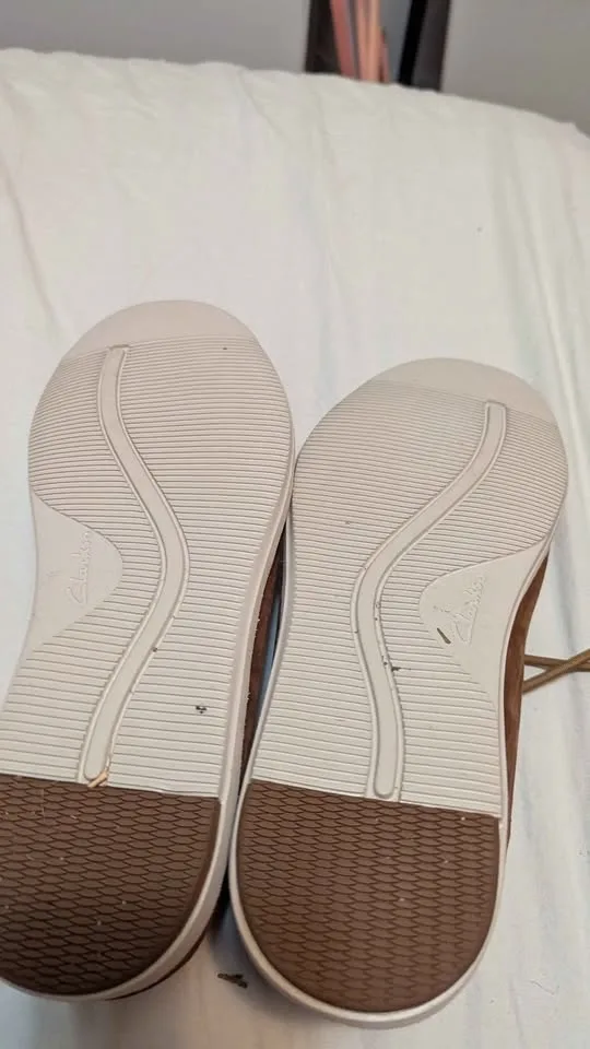 Selling Clarks shoes image indicator(2)