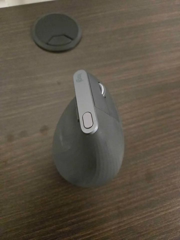 Logitech MX Vertical Ergo Vertical Mouse with Box image indicator(3)
