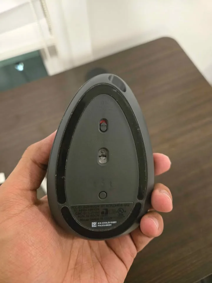 Logitech MX Vertical Ergo Vertical Mouse with Box image indicator(4)