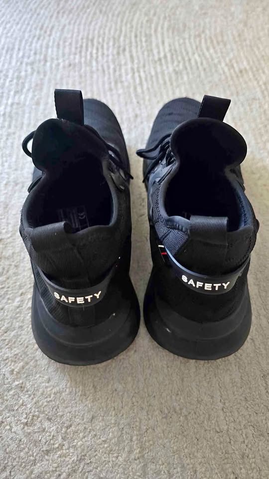 🚨 Safety Shoes for Sale – Like New! 🚨