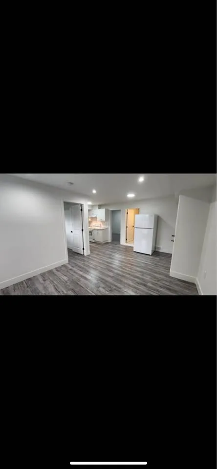 2 Beds 1 Bath - House image indicator(2)