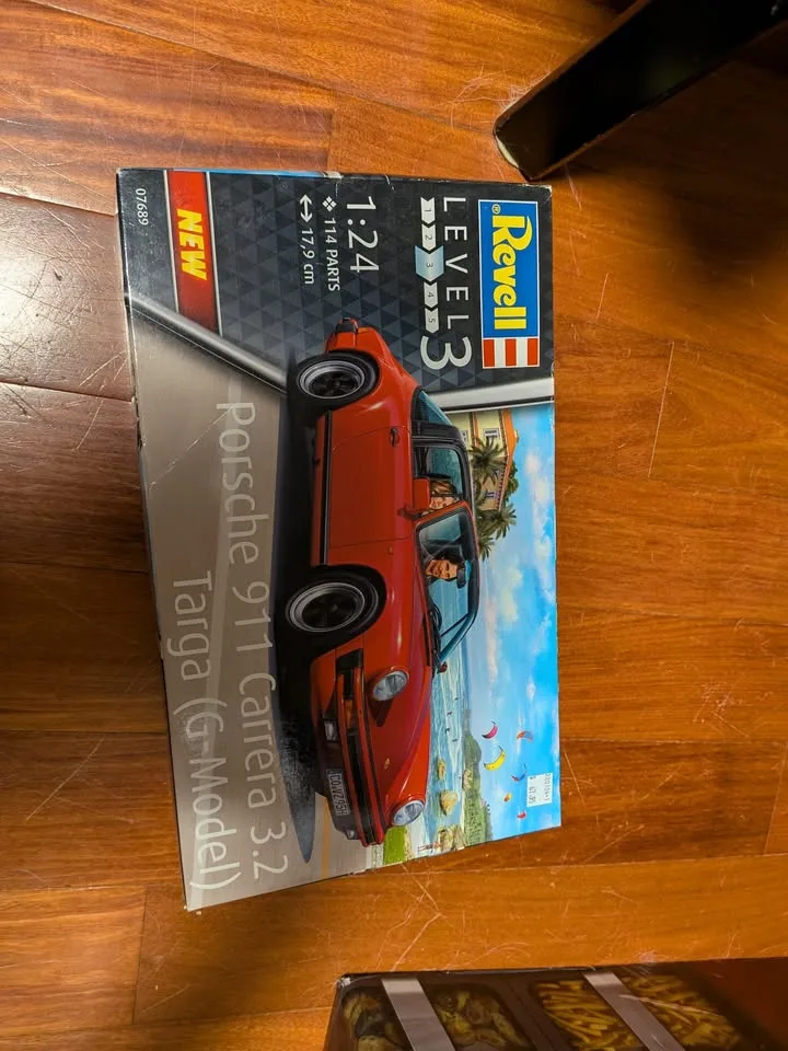 Revell Porsche 911 Carrera 3.2 Targa - 1:24 Model Kit - $75 image indicator(2)