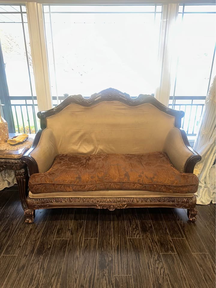 Vintage Solid Wood Carved Sofa — Heavy, Classic & Well-Made - photo 2