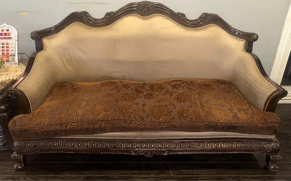 Vintage Solid Wood Carved Sofa — Heavy, Classic & Well-Made image indicator(4)