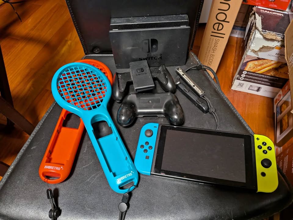 🎮 Nintendo Switch Bundle – $230