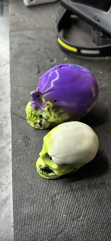 2 colorful skull paperweights - photo 2