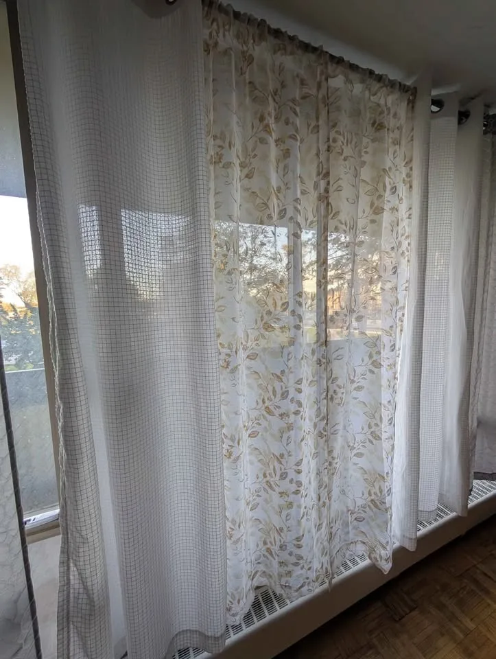 10 Curtains with 3 Curtain Rods image indicator(3)