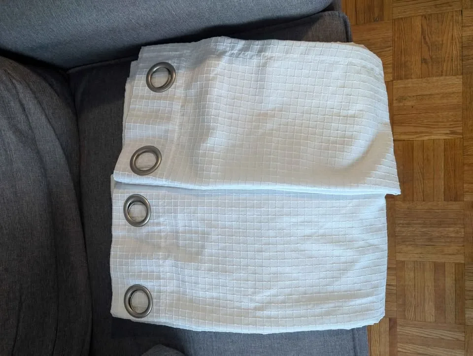 10 Curtains with 3 Curtain Rods image indicator(4)