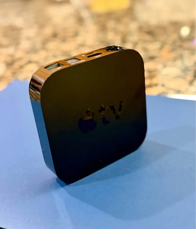 Apple TV Second Generation with Newer Rechargeable Remote image indicator(2)