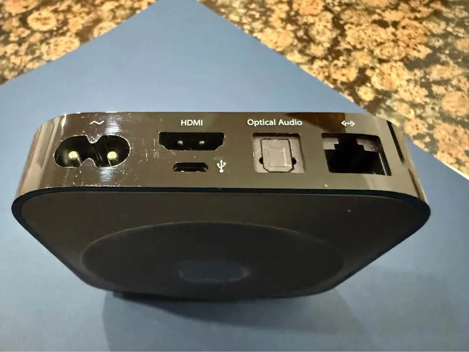 Apple TV Second Generation with Newer Rechargeable Remote image indicator(3)