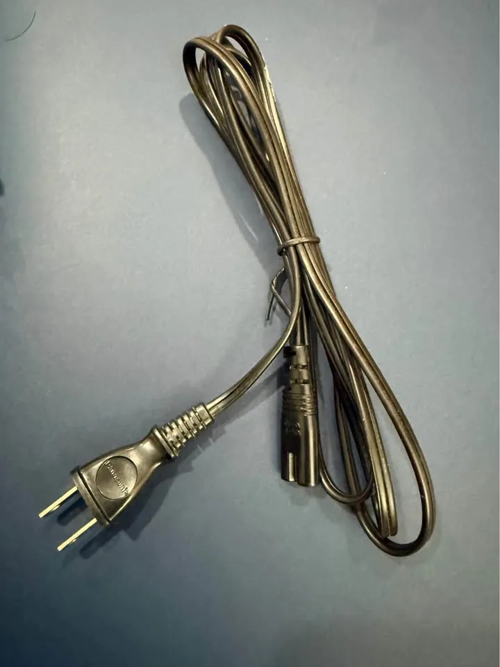 Apple TV Second Generation with Newer Rechargeable Remote image indicator(5)