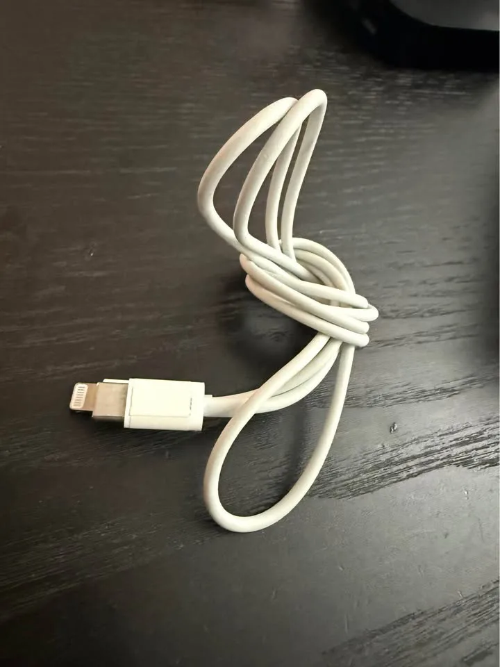 Apple TV Second Generation with Newer Rechargeable Remote image indicator(6)