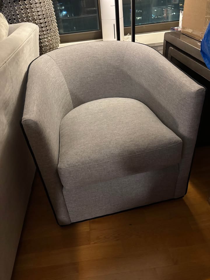 Crate & Barrel Modern Swivel Accent Chair - photo 2
