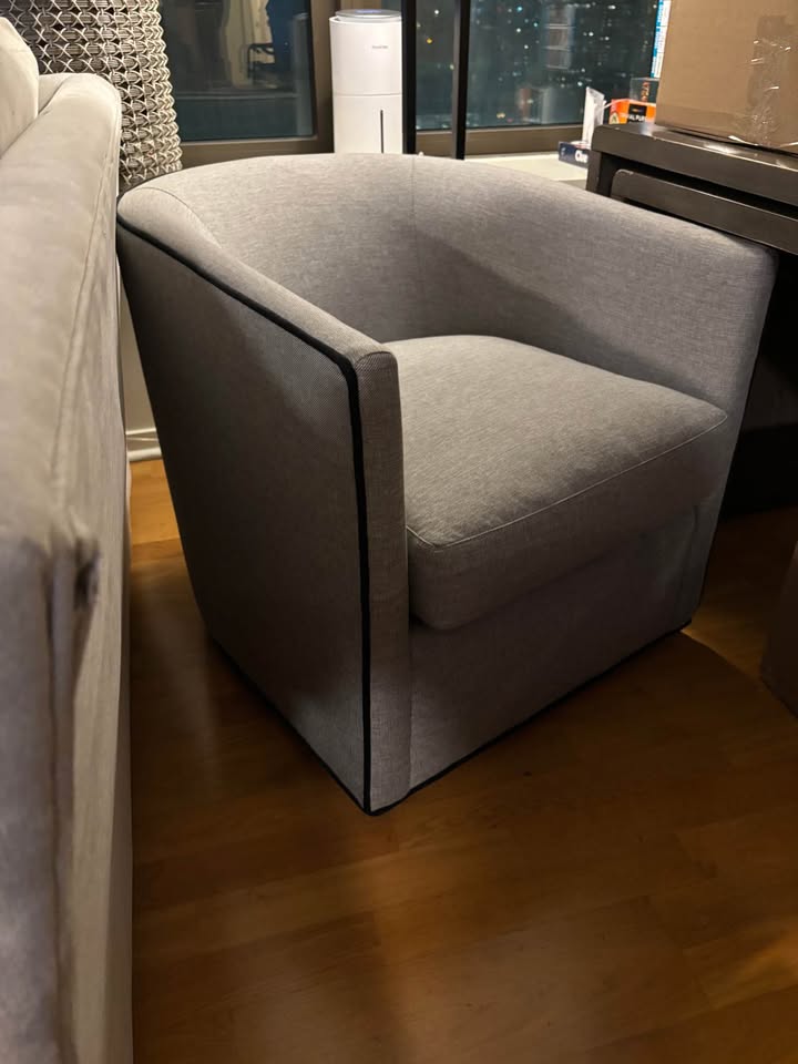 Crate & Barrel Modern Swivel Accent Chair - photo 3