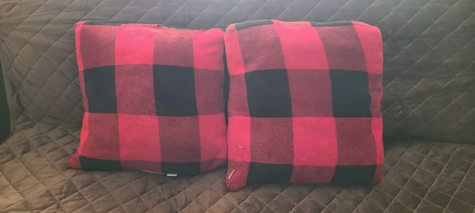 Throw pillows image indicator(2)