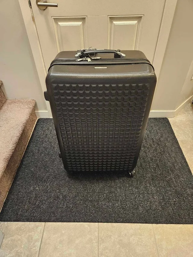 Samsonite Spinner Luggage – 29" Black – Like New!