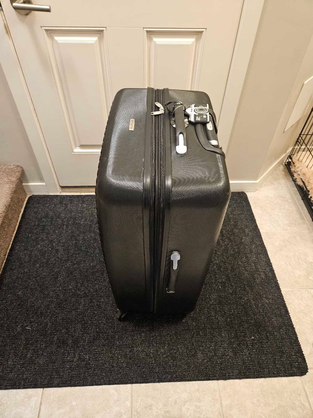 Samsonite Spinner Luggage – 29" Black – Like New! - photo 3