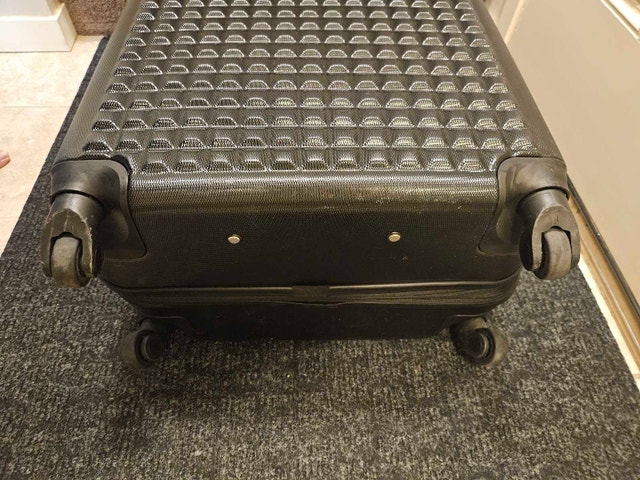 Samsonite Spinner Luggage – 29" Black – Like New! - photo 4