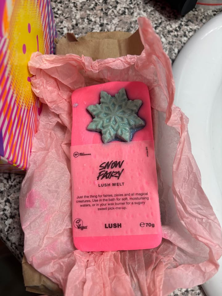 Lush Bath Bombs, Bubble Bars & Melt - photo 2