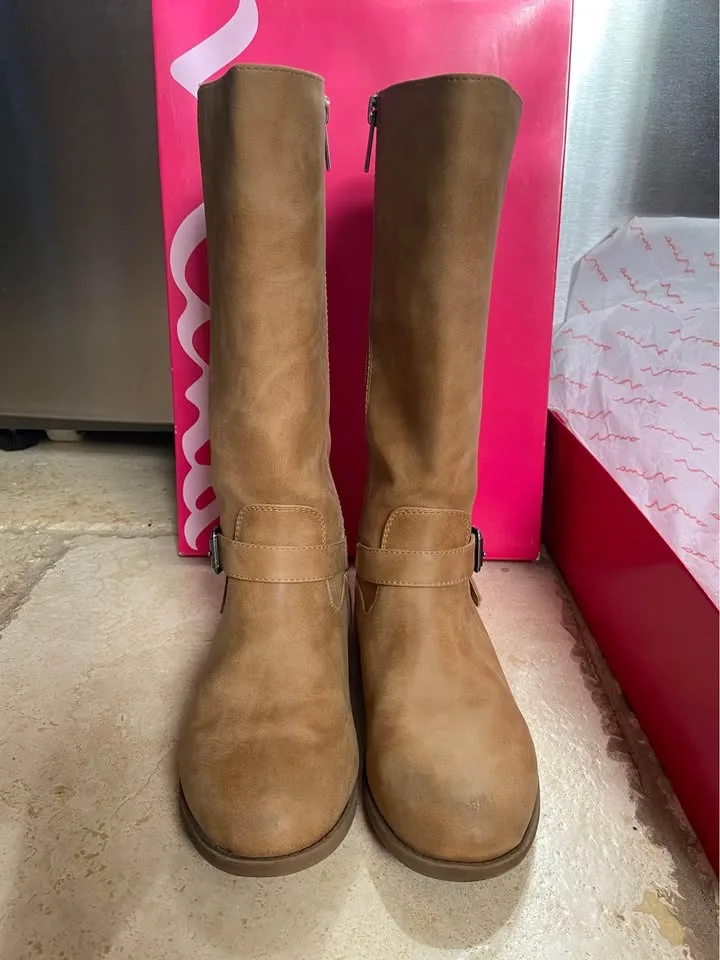 Girl’s Tall Boots, by Nina, in Tan, size 5. *Very good condition image indicator(3)