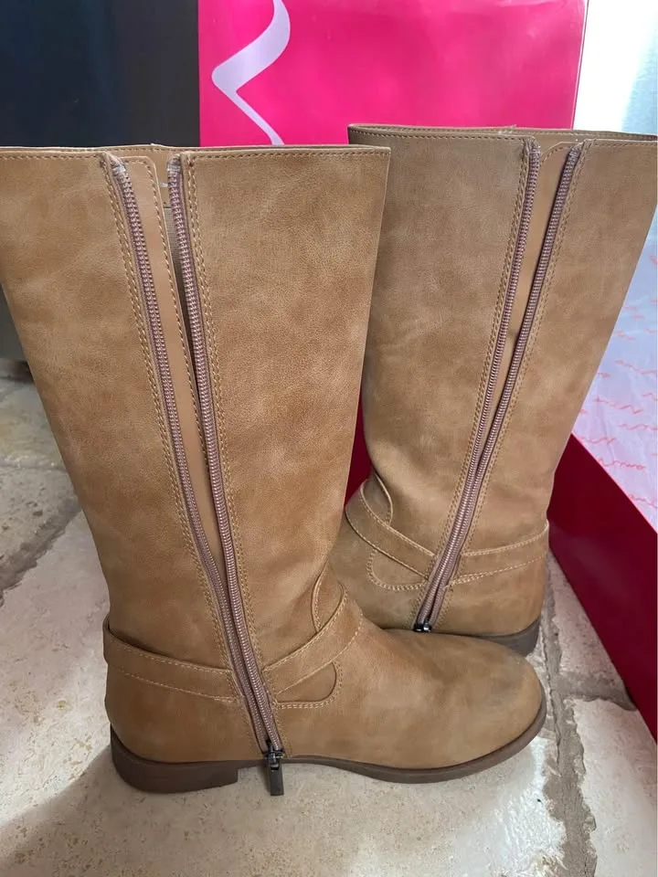 Girl’s Tall Boots, by Nina, in Tan, size 5. *Very good condition image indicator(6)