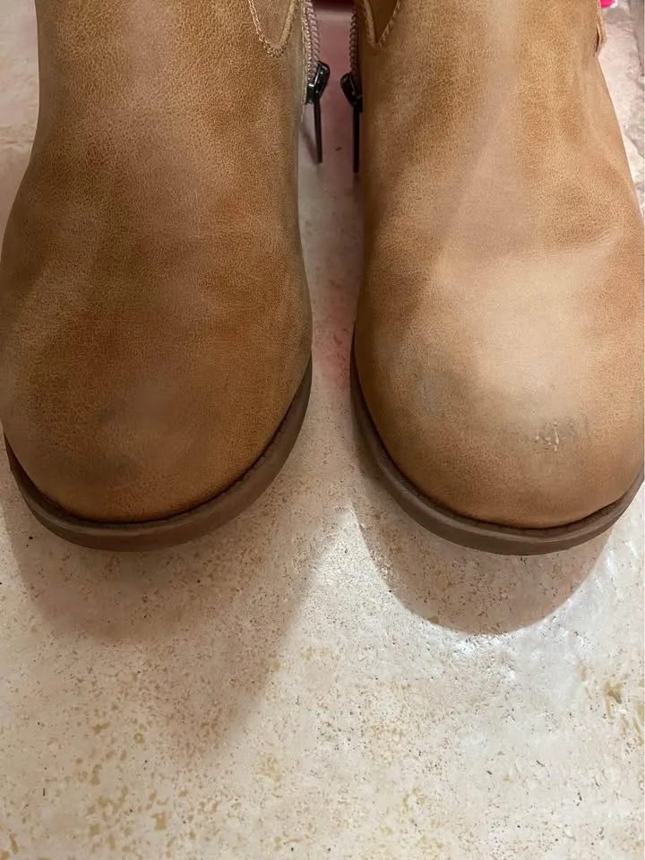 Girl’s Tall Boots, by Nina, in Tan, size 5. *Very good condition image indicator(7)