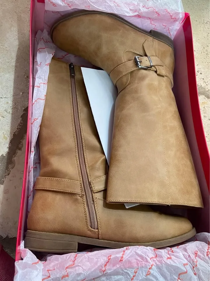 Girl’s Tall Boots, by Nina, in Tan, size 5. *Very good condition image indicator(8)