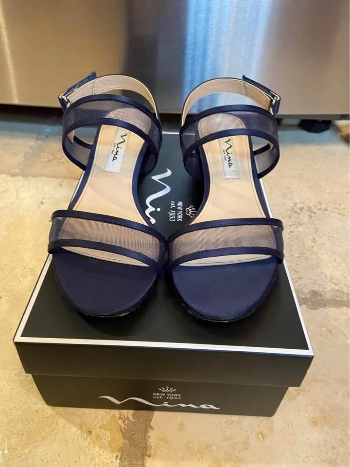 Women’s Navy Blue sling back heels, by Nina, size 6.5M image indicator(4)