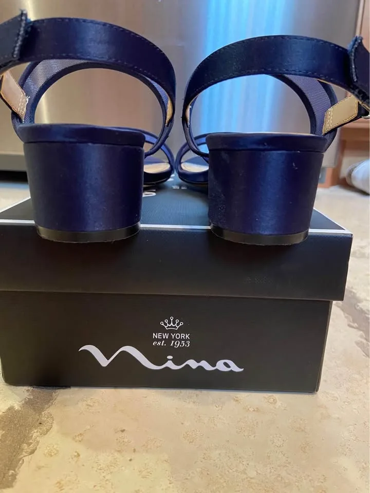 Women’s Navy Blue sling back heels, by Nina, size 6.5M image indicator(5)