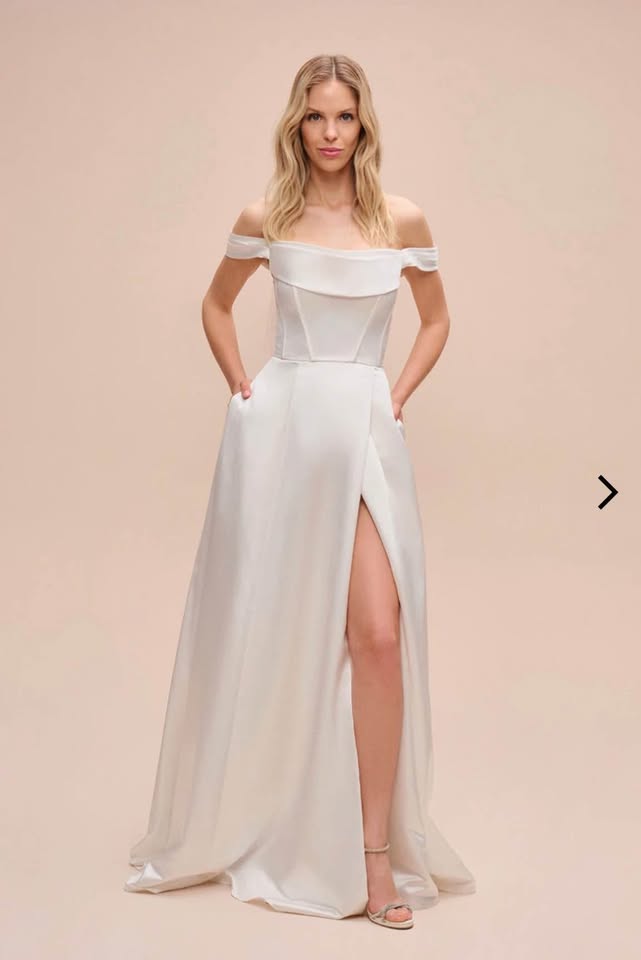 Satin Wedding Dress with corset top and pockets - photo 2