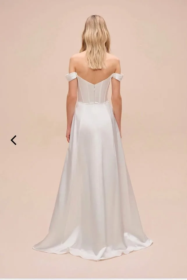 Satin Wedding Dress with corset top and pockets image indicator(3)