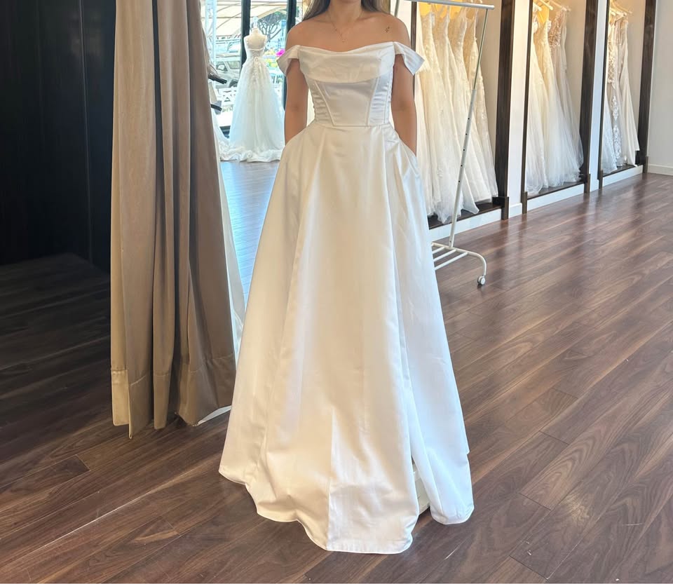 Satin Wedding Dress with corset top and pockets - photo 4