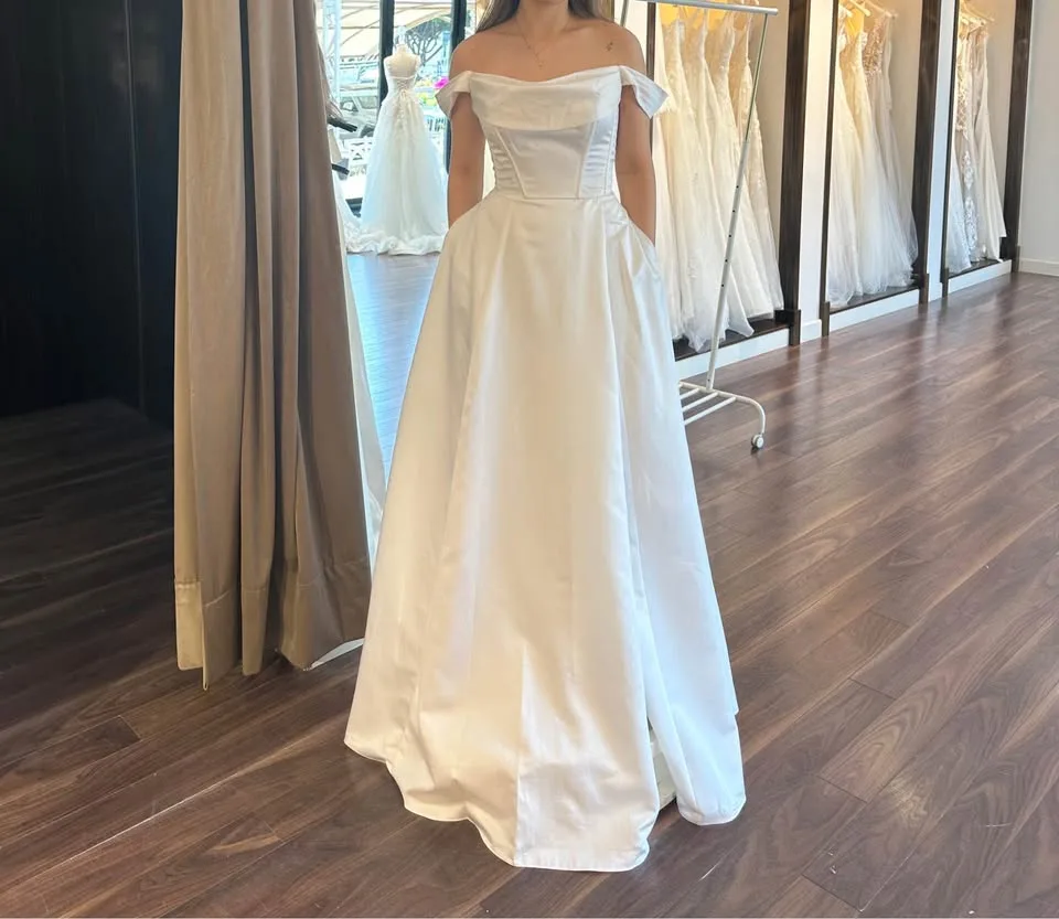 Satin Wedding Dress with corset top and pockets image indicator(4)