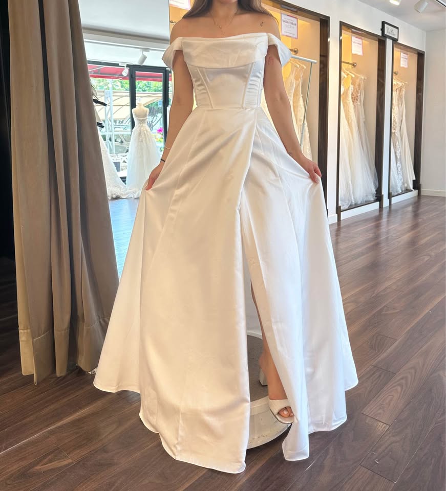 Satin Wedding Dress with corset top and pockets - photo 5