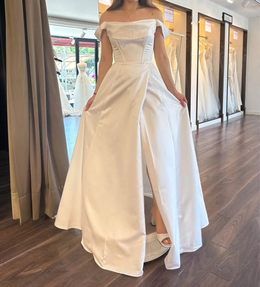 Satin Wedding Dress with corset top and pockets image indicator(5)