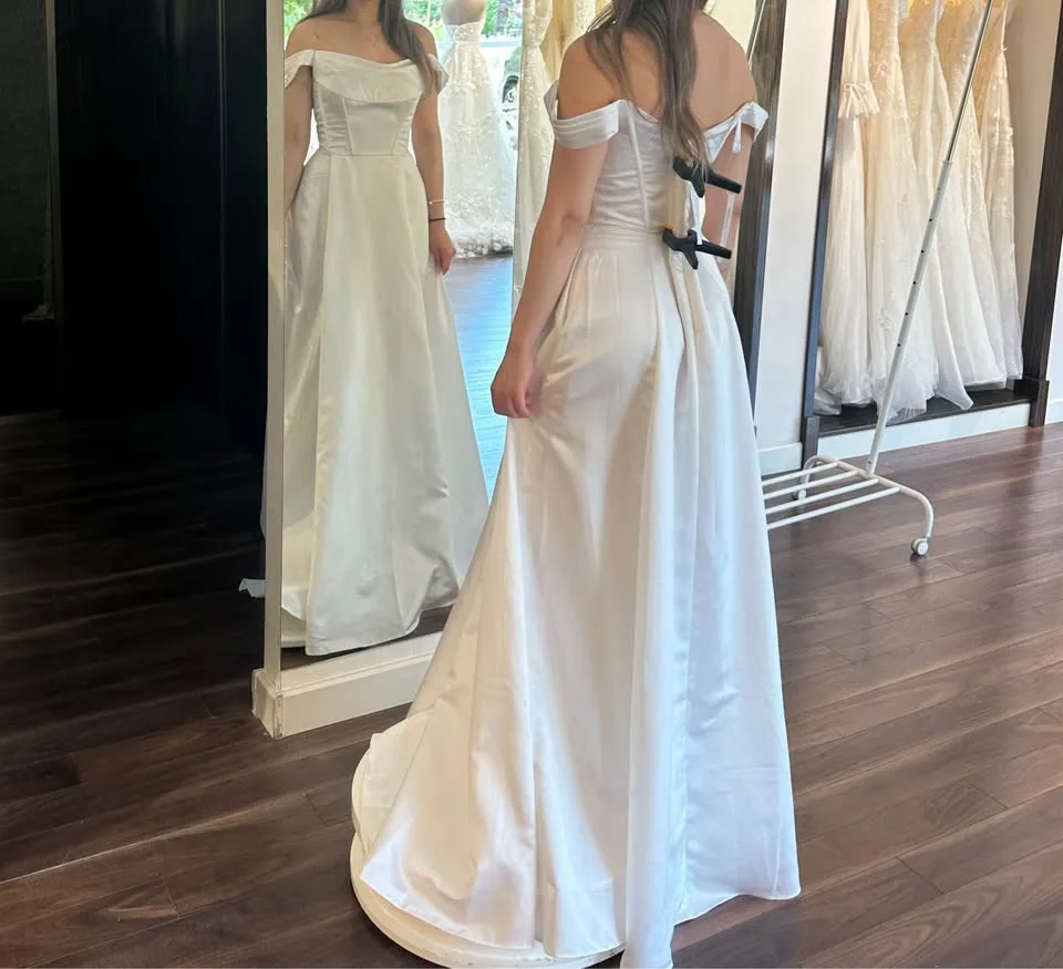 Satin Wedding Dress with corset top and pockets image indicator(6)